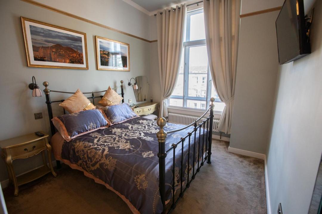 1 Bedroom Apartment *
